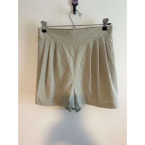 Wayre Travel Pocket Flow Short in "sage" Size LARGE - Picture 4 of 7